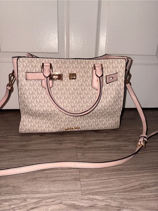 Michael Kors Handbags - Michael Kors Cream and Pale Pink Signature Satchel